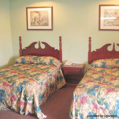 Budget Inn Northport Room photo