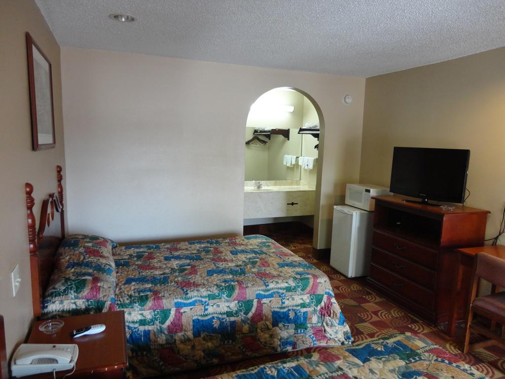Budget Inn Northport Exterior photo