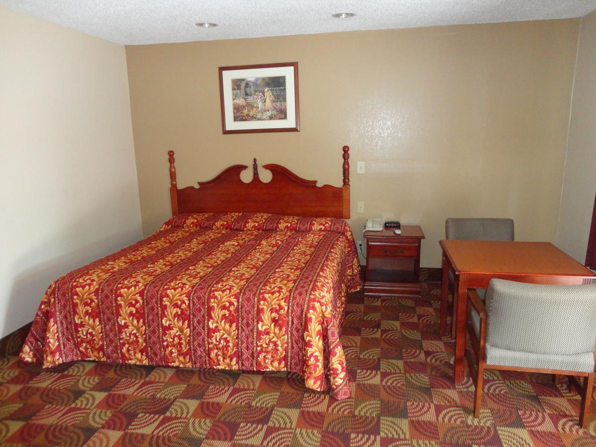 Budget Inn Northport Room photo